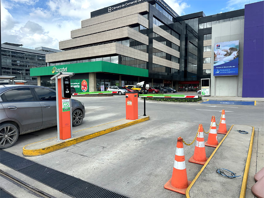 Parqueadero vigilado